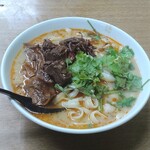 華隆餐館 - 牛肉刀削麺