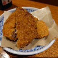 豚捨 KITTE丸の内店 - メンチ＆特製コロッケ 550円