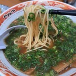 中華そば山冨士 - 麺リフト。