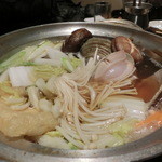 磯一 - ≪２０１４年２月≫煮えています。良いお出汁です！２～３人前を５人で頂いたのであっと言う間に完食！！！