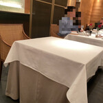 スリオラ - 店内満席にて帰り際に空いてる席を1枚のみ撮影