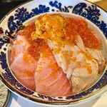魚ト肴いとおかし - 海鮮丼（薬味/ネギと茗荷を除去後）