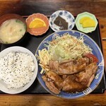 ホルモン栄楽 - しょうが焼定食900円　おかず大200円