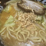 Sapporo Jukusei Miso Ramen Shoujin - 中太平麺+焦がしにんにく