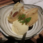 磯一 - ≪２０１４年２月≫アラカルトメニューから。スイーツその②　バームクーヘンの揚げたの。バニラアイスクリーム添えです。