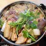 八ヶ岳小僧 - “すき焼鍋”、“タレ”は普通の“甘めの醤油味”です。