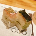 法善寺横丁 誠太郎 - 真鯛の押寿司。これが抜群にウンマイ