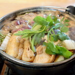 八ヶ岳小僧 - “すき焼鍋”には様々な“山菜”、“キノコ”、“白菜”、“油麩”が煮えています。