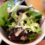 八ヶ岳小僧 - お洒落な”サラダ”も付いています。