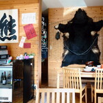 八ヶ岳小僧 - 熊の毛皮も飾っていました。