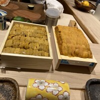 鮨 銀座 おのでら - ・第二の選択～馬糞雲丹と紫雲丹では全員声を揃えて「馬糞ウニ」