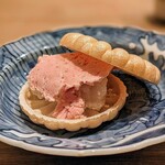 茜坂大沼 - この甘みが丁度よく、ドストライクなデサート。苺アイス美味しい♪