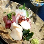 錦糸町日本酒バル ふとっぱらや - 鮮魚盛り合わせ（2人前）590円