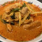 タイ国惣菜屋台料理 ゲウチャイ - 鶏肉レッドカレー