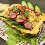 タイ国惣菜屋台料理 ゲウチャイ - パイナップルピラフ