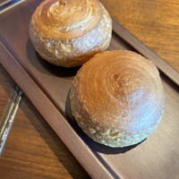 The Blue Room - おかわりし放題のパン