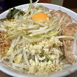 ラーメン二郎 - 小ぶた（1,070円）＋ネギ（120円）＋ニラキムチ（120円）＋汁なし（100円）、ニンニク・タルタルソース