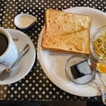 クエルナ バカ - モーニング アーモンドトースト ブレンドコーヒー HOT