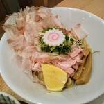 太閤らーめん - 鰹節がふわふわ