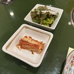 仙台牛焼肉 バリバリ - サラダ、キムチ