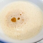 メリ・メロ - 新玉ねぎのスープ，エビバター添え