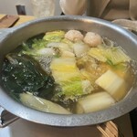 Kani Ryouri Fugu Ryouri Kitagawa - 鍋が煮立ったら野菜を投入します。