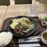 グランドステーキ - ヘルシー野菜の炒めものランチ