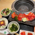 焼肉名菜 福寿 - 秘伝タレのミックス焼肉定食（お肉増量）