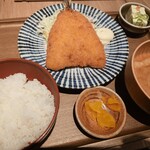 室町干物食堂 めしさんど - 特大アジフライ定食(890円)