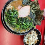 豚骨醤油ラーメン 王道家 - 