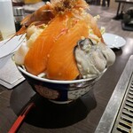 Hokkaidou Monja Kaoru - 北海道海鮮山盛りもんじゃ　※牡蠣、サーモン、ホタテ、エビ（ボタンエビ？）が入ります。