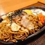 シーズダイニング - 鉄板焼きそば　590円