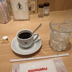 KONPARU - コンパルさんのアイスコーヒー☆　スプーンはソーサーに置いて持ってきてくれます。（笑）思わず早く飲みたくてスプーンをカップにいれてしまいました。（笑）