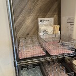 麺や つか田 - セルフのコップ、割箸、紙エプロン