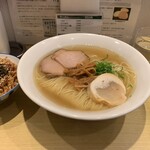 Hakodate Shio Ramen Goryoukaku - らーめん・いか飯