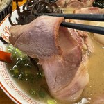 豚骨らーめん れん - 燻製の香りのする焼豚