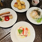 麦酒倶楽部 ポパイ - 豆腐とトマトのカプレーゼ、ソーセージとザワークラウト、男爵ポテトフライ