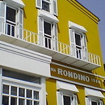 タベルナ ロンディーノ - 黄色い外観！塗りなおすたびに濃くなっているそうです
