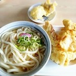 こんぴらうどん - かけうどん大盛(2玉)200円♪
            天麩羅100円/1個