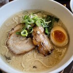 らうめん 蔵 - 料理写真:醤油豚骨(¥957)