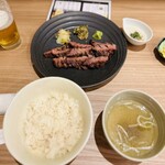 杜の都仙台牛たん 伊達哉 - 牛タン定食。