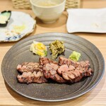 Morino Miya Ko Sendai Gyuu Tan Datenari - 特上牛タン定食。（真ん中奥は辛いですよ！）