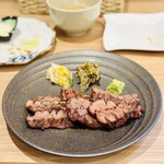 杜の都仙台牛たん 伊達哉 - 特上牛タン定食。（真ん中奥は辛いですよ！）