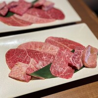 焼肉うしごろ 表参道店 - ランチうしごろセット
                    （厚切りタン／厚切りハラミ／ウチモモ／クリ／ミスジ／中落ちカルビ／クラシタ）