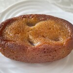 ドゥブルベ・ボレロ 大阪本町店 - フィナンシェ・オ・マロン　フランス産とチリ産の栗を用いている。