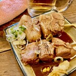 Tachinomi Biajio - 煮込み串（角煮、ハラミ）