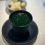 鮨 西崎 - 浅利出汁と海苔の茶碗蒸し。
      海苔の香りが高く、味わい浅利の絶品出汁。
      山葵との相性が素晴らしく、最っ高の茶碗蒸し(^^)