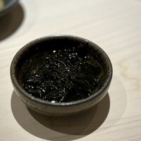 鮨 西崎 - 岩海蘊酢。
                    シャッキシャキの食感が、とても小気味いい♪