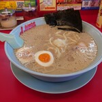 山岡家 - 醤油ラーメン690円＋麺大盛190円＋味玉トッピング140円、麺かため、油少な目、スープ濃いめ、ネギ＋ほうれん草抜き