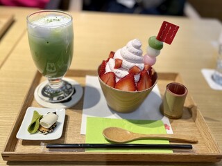 茶庭 然花抄院 - 季節限定 くりーむあんみつ 春
アイス抹茶ラテ